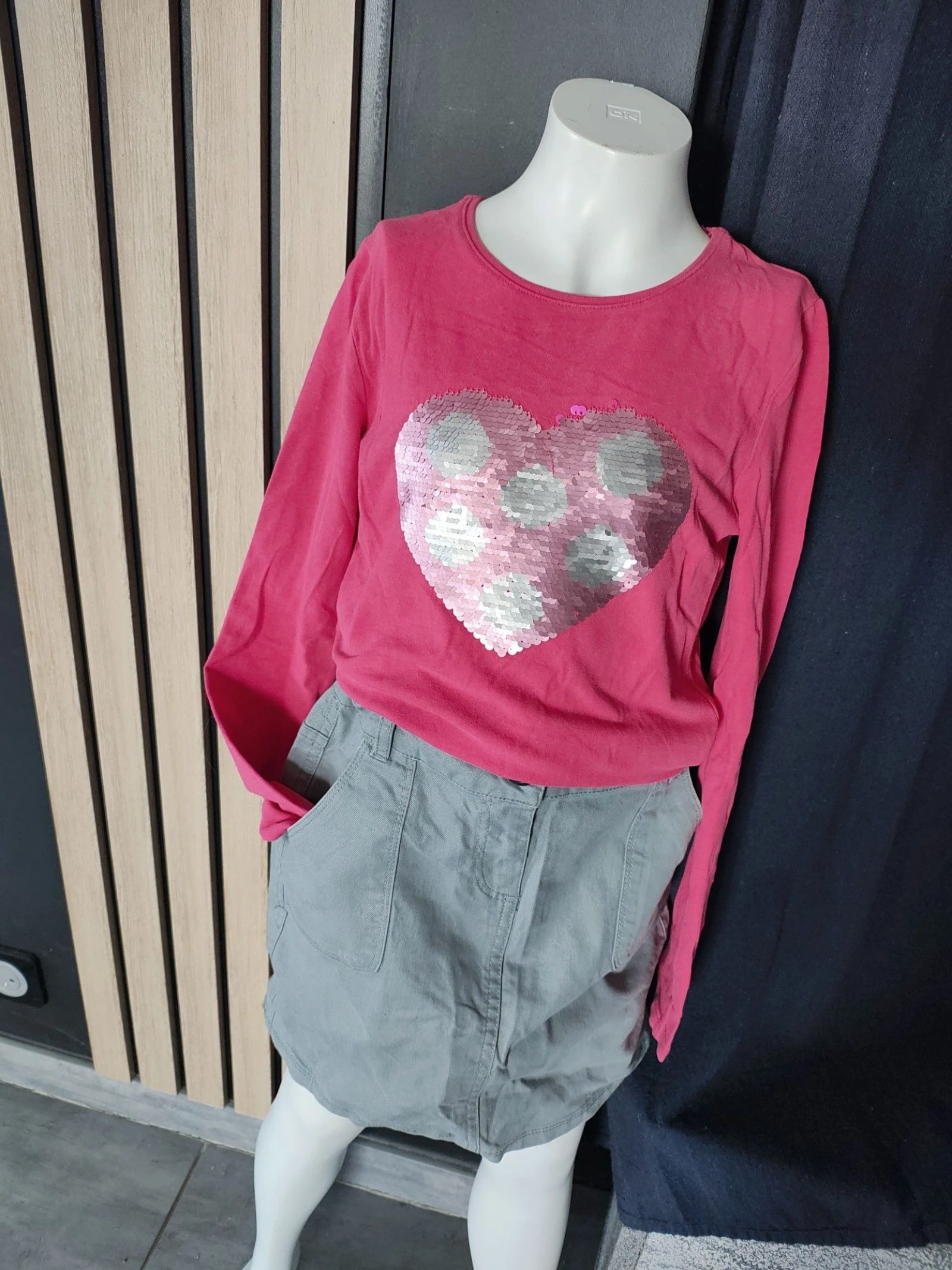 10 ans ensemble teeshirt Okaïdi et jupe tape a l'oeil
